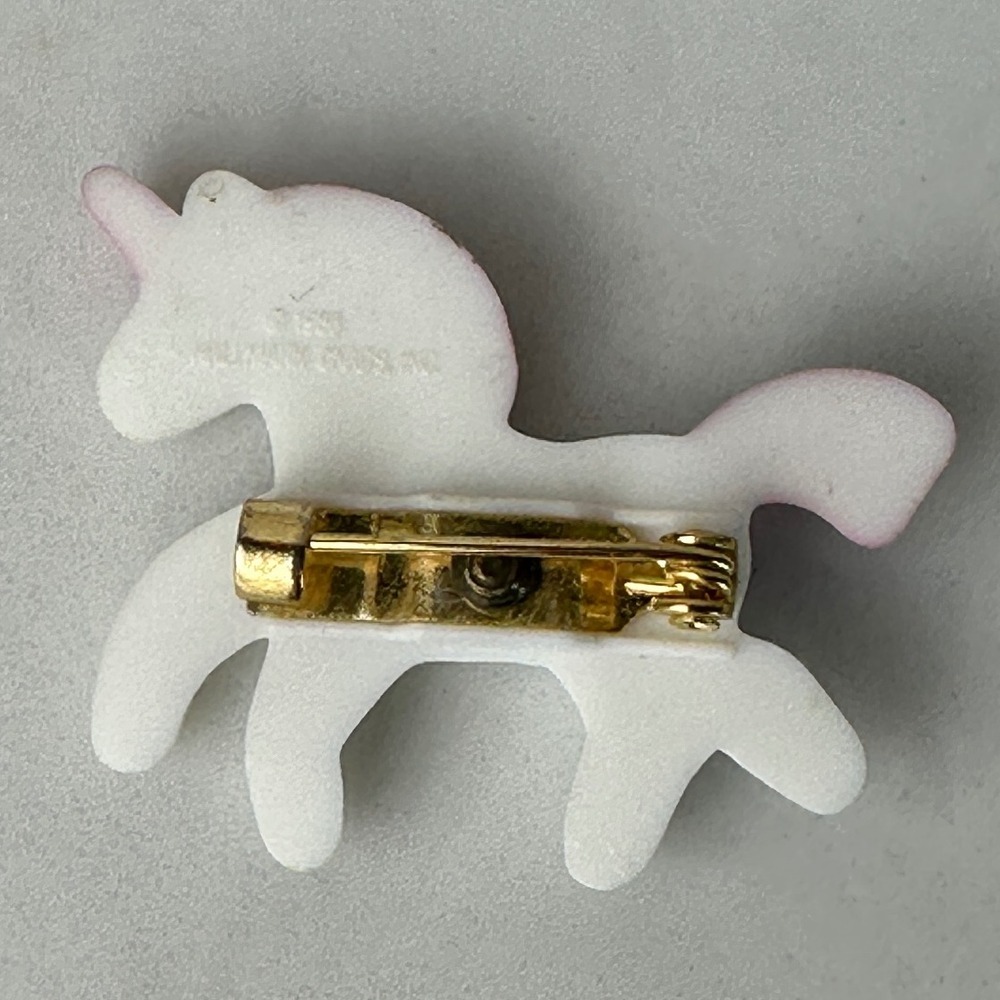 Vintage 1990 Hallmark Unicorn Pin White Pink Heart Enamel Resin Brooch Cute - Picture 2 of 4